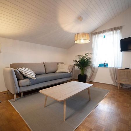 Modra Luna- Apartment With Terrace Изола Екстериор снимка